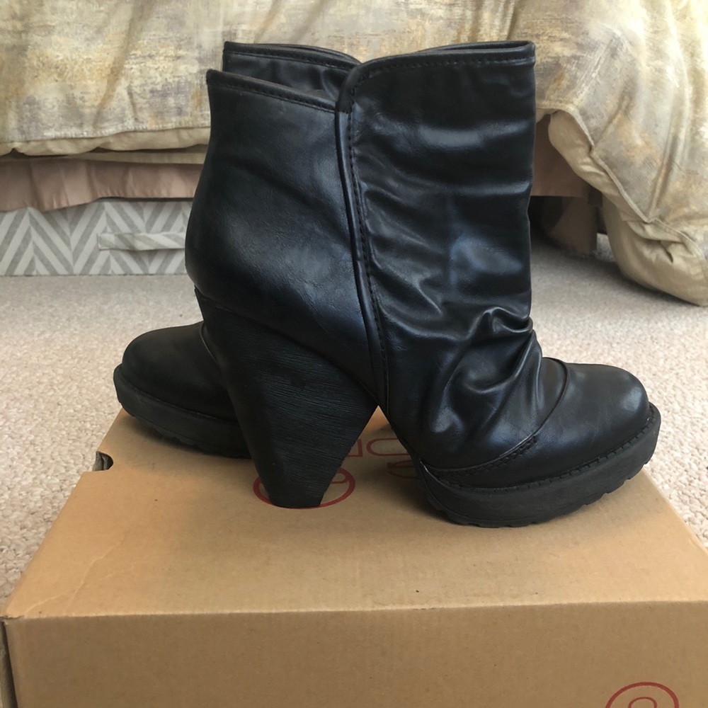 Big Buddha ‘Donna’ Chunky Platform Bootie with box